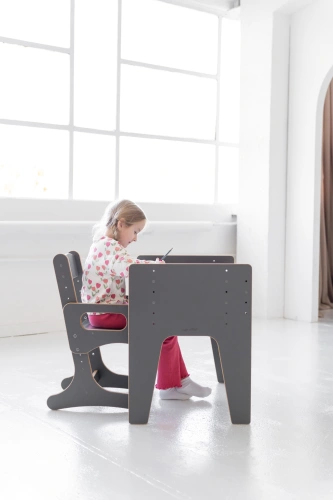 Kindertisch-Set L, höhenverstellbar – Tisch und Stuhl – mit oder ohne Ablage – Grau