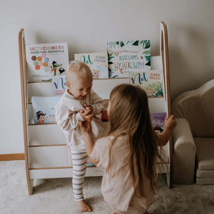 kinderbuecherregal_holz_kinderzimmer2.png